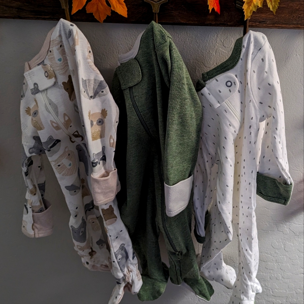 Infant Bundle 0-3 months footed sleepers, forest animal, pattern, solid pajamas